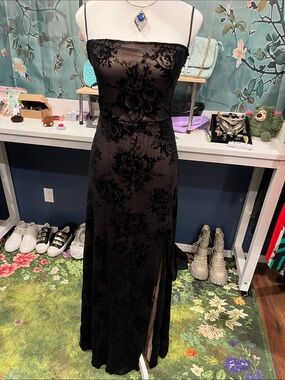 NWT Widow Black Floral Velvet Slip Dress with Spaghetti Straps